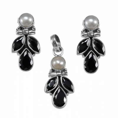 Black Onyx & Pearl 925 Sterling Silver Earrings & Pendent Set 